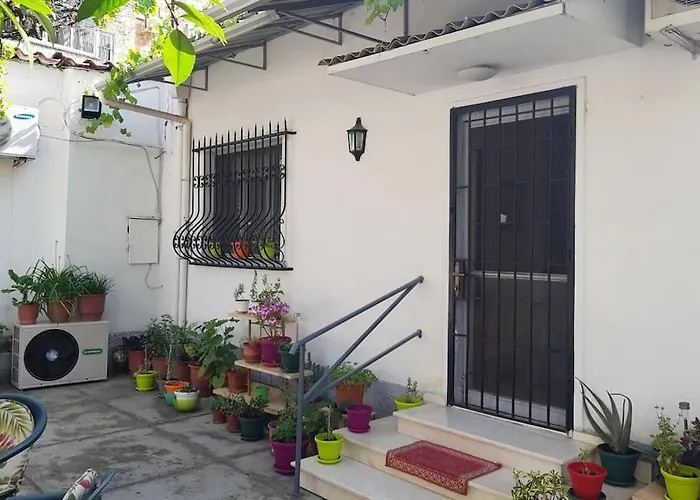 Centrally Located Lemon House
